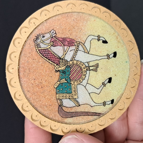 Handmade coaster set with hainpainted show horses - Picture 8 of 8